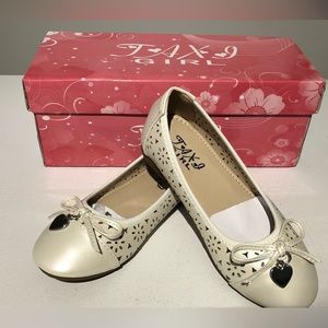 Brand New Girls Shoes Size 28 (US size 11)